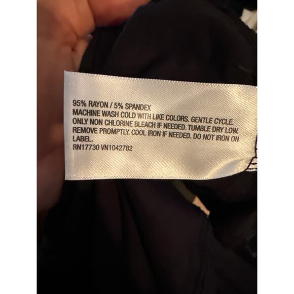 Ava & Viv Womens Top Sz 4X Black Short Flutter Sleeve Ruched Middle V-Neck Knit - Picture 7 of 7